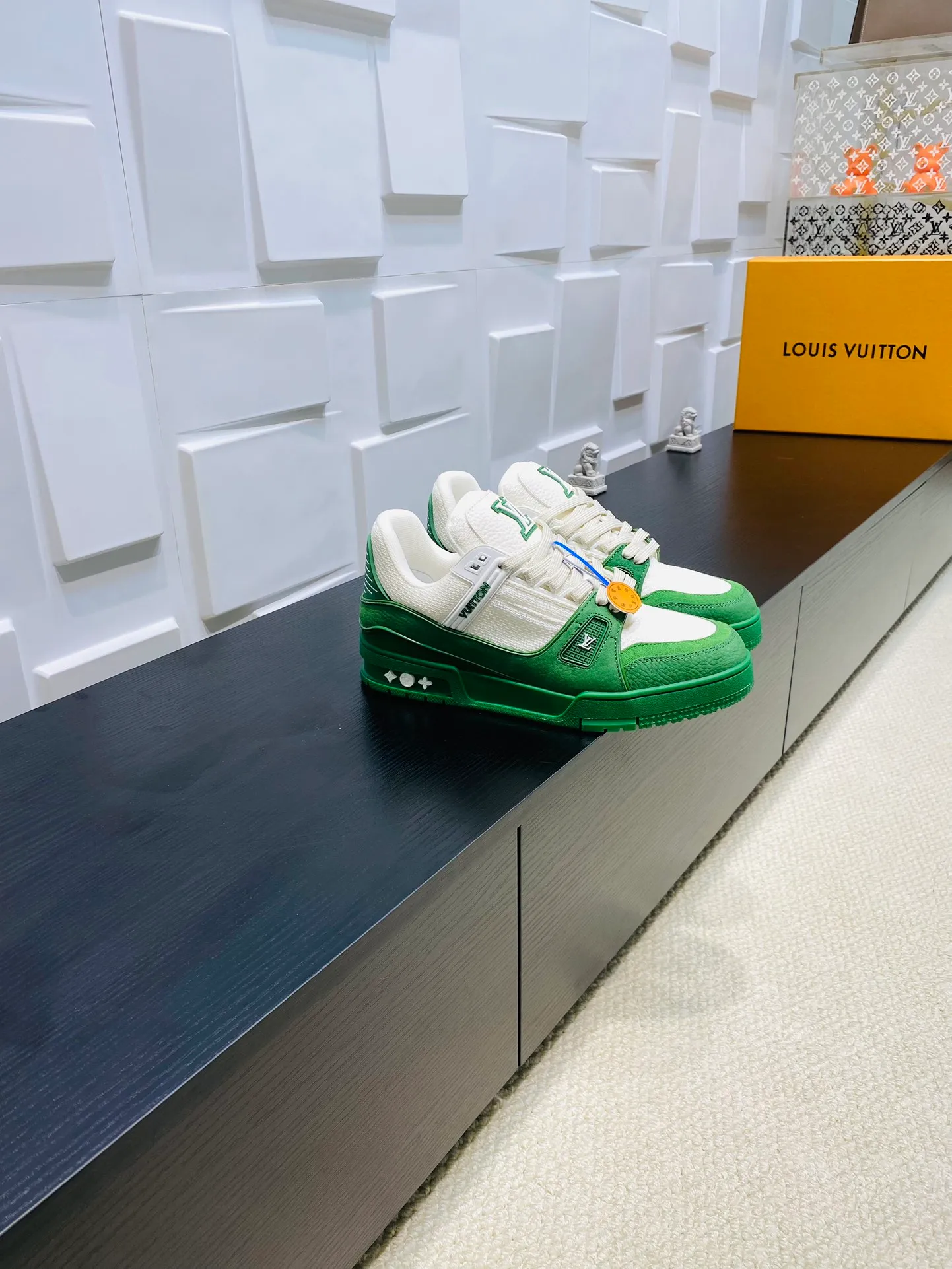 👟👟Ex-factory price 800👟👟 💰💰💰 Hot style 🆕🆕🆕𝙇𝙑 LV Louis Vuitton L House Donkey Brand Trainer Series Couple Style Casual Sports Shoes Skateboard Shoes Original Purchase Development Production Production This pair of LV Trainer sneakers are made of a blend of technical materials with waterproof properties. The meticulously crafted upper is notable for its many signature details, including Louis Vuitton and #54 in script, referencing the year 1854. Exquisite packaging at the delivery counter🛍📦 ▪️Fabrics: Original customized imported cowhide ▪️Inner lining: Original customized breathable mesh ▪️Outsole: Original open-molded non-slip TPU combination outsole ▪️Sole thickness: 3 cm ▪️Size: Women's 35-41 / Men's 38-46